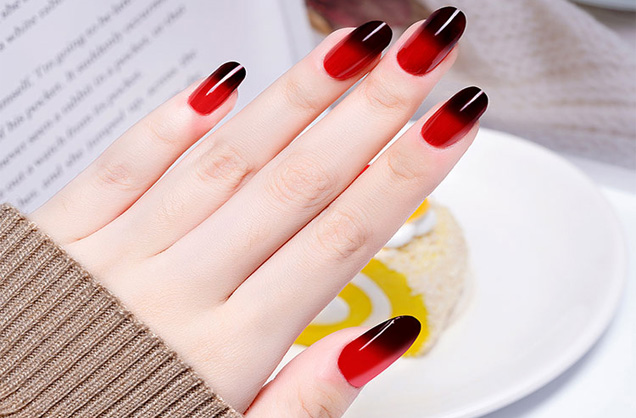 How to dry nail polish quickly